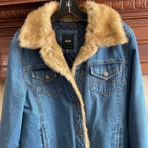 Jeans jacket with faux fur